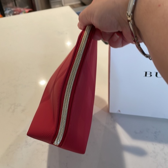 - 🌺 NEW BURBERRY Exclusive red pouch   faux leather toiletry bag  case🌺 - Picture 17 of 17